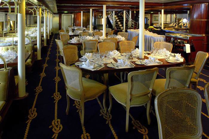 Star Clipper & Star Flyer, Dining 7.jpg